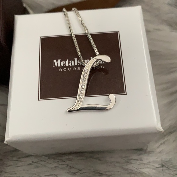 NWOT METALSMITH CO. ‘L’ Letter Necklace - Picture 3 of 9